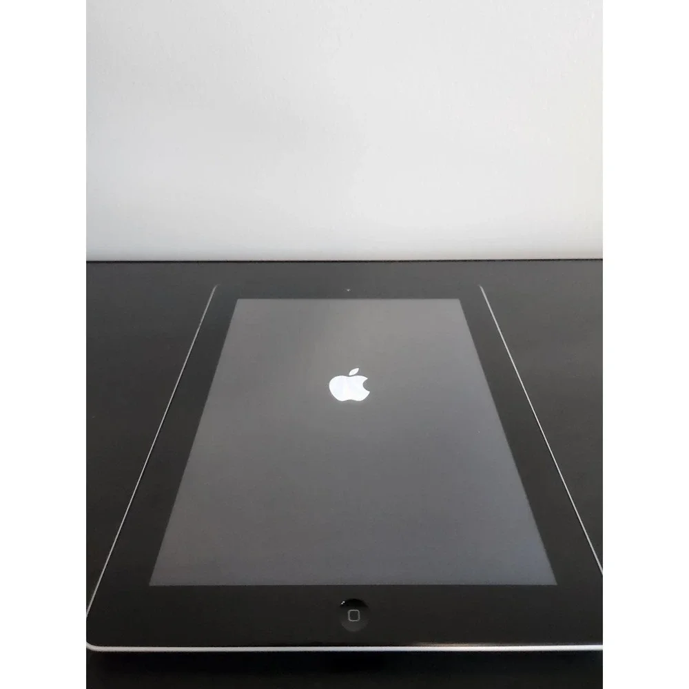 Apple iPad 2 16GB, Wi-Fi, 9.7in - Black W/ New Charger
